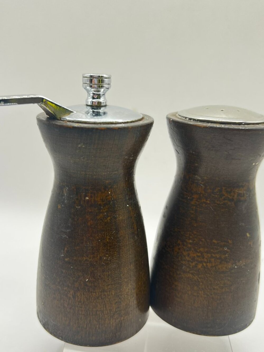 Vtg MCM Dark Wood Salt And Pepper Mill Grinder Silver Table Decor 4” Tall